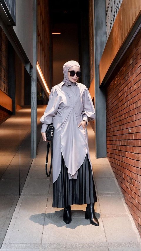 Mix and Match Hijab Outfit with Boots, Look Becomes Bolder