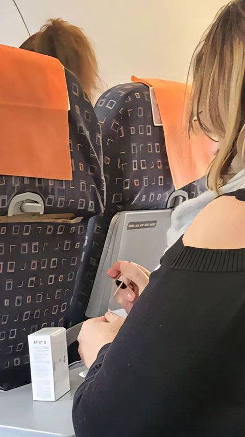 Woman Passenger Caught Using Nail Polish on Plane, Infuriating Because the Smell is Difficult to Escape from the Cabin