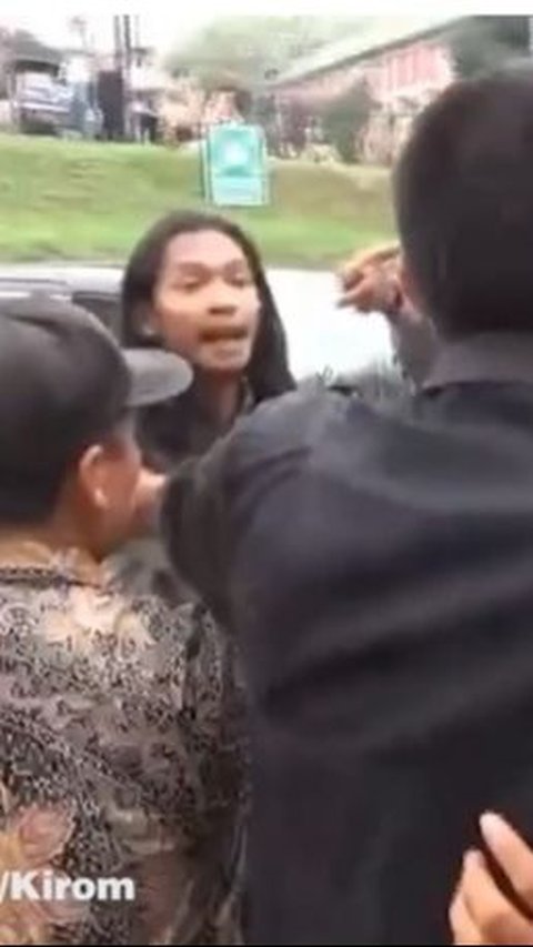 VIDEO: Momen Mahasiswa UMJ Dicekik Pria Misterius saat Tanya Wadas, TPN Ganjar Sebut Insiden Kecil