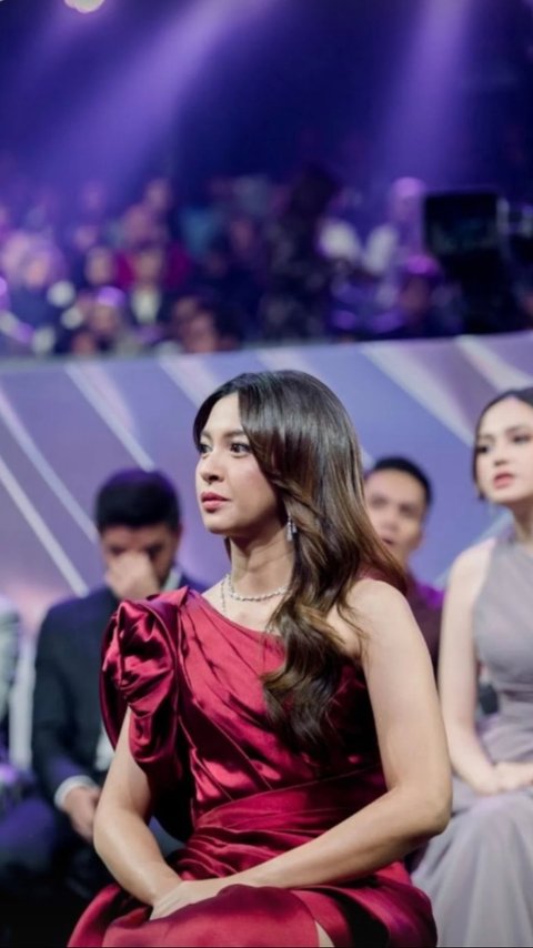 Takdir Cinta yang Kupilih Jadi Sinetron Paling Ngetop, Ini Penampilan Alisia Rininta di SCTV Awards 2023