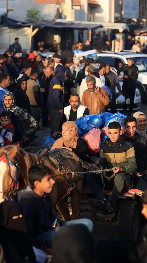 FOTO: Gencatan Senjata 4 Hari, Warga Gaza yang Mengungsi Ramai-Ramai Kembali ke Rumah