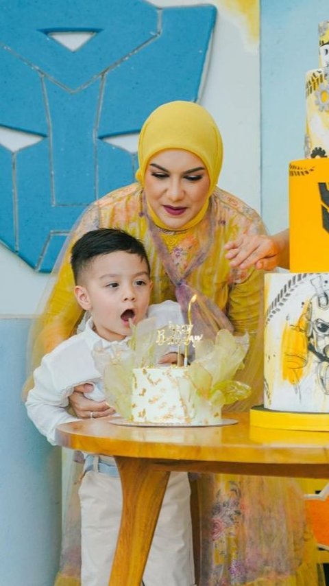 5 Potret Terbaru Air Rumi Anak Irish Bella dan Ammar Zonni