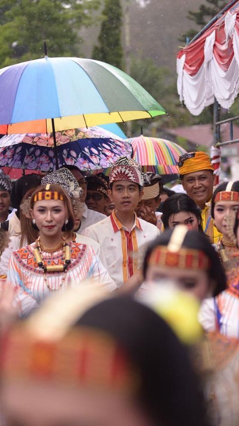 Gibran Terima Gelar Lasok Pindan di Tana Toraja, Ini Maknanya