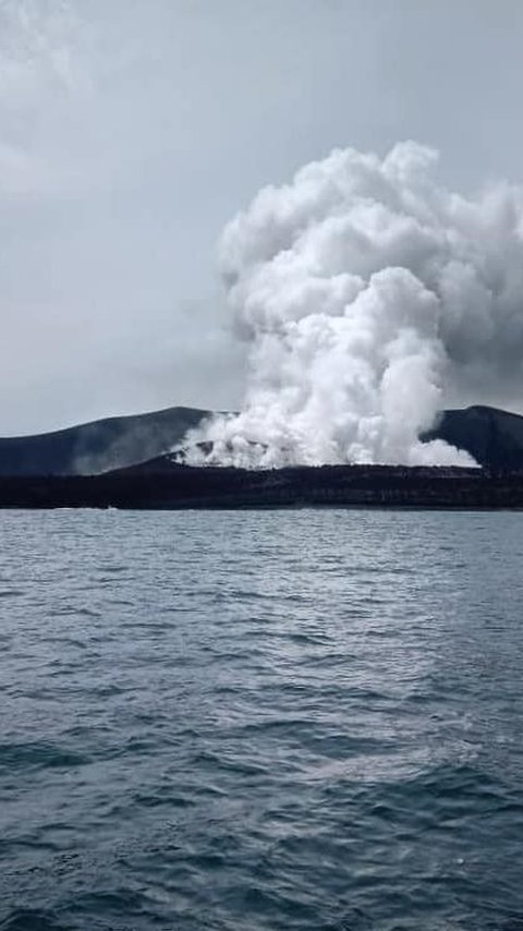 Gunung Anak Krakatau Erupsi Setinggi 1.000 Meter, Warga Diminta Tak Mendekati Radius Lima Kilometer