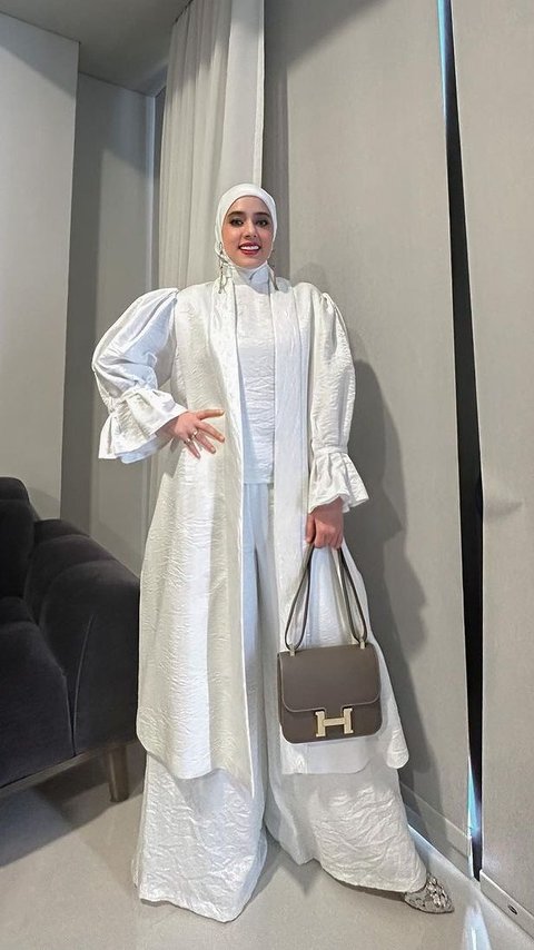 Pesona Gaya White on White yang Memikat ala Fairuz A Rafiq