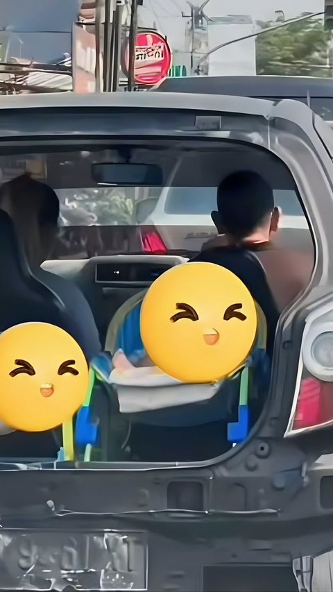 Viral Car Carrying 2 Babies in the Trunk Without a Door, Parents' Reason Causes Anger