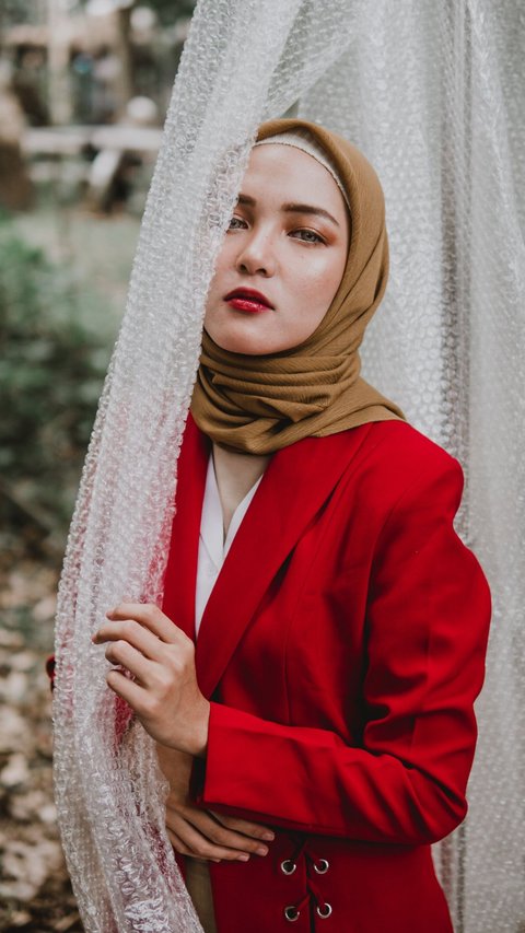 Cuma 10 Detik, 3 Langkah Cepat Pakai Hijab Segi Empat