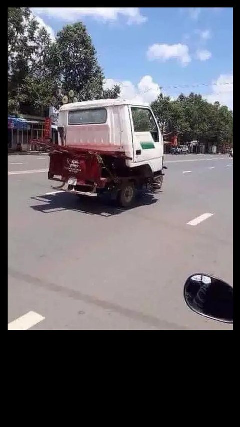 10 Potret Mobil ini Bodinya Sisa Setengah, Tetap Bisa Jalan dengan Menarik Perhatian