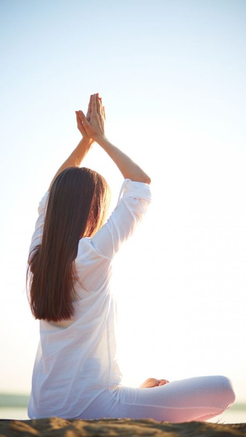 8 Health Benefits Of Yoga: How It Improves Your Overall Well-Beings