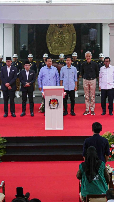 FOTO:  Ekspresi Tiga Pasangan Capres dan Cawapres RI Deklarasi Kampanye Pemilu Damai 2024 di Kantor KPU