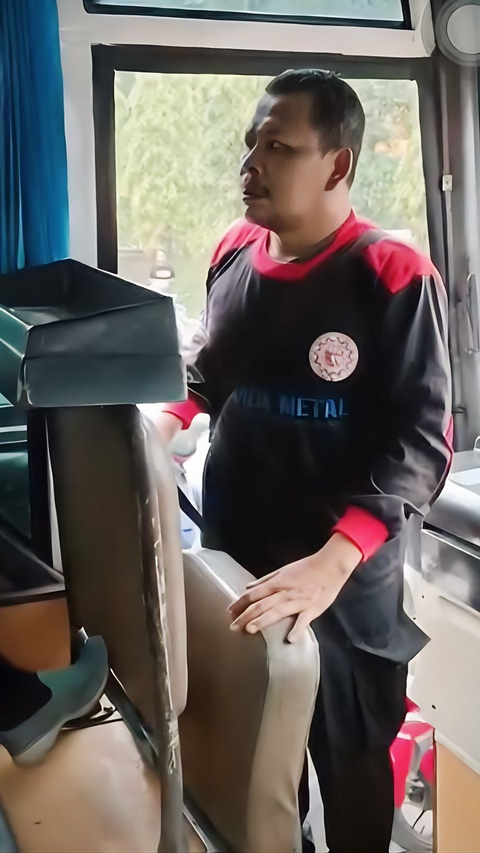 Viral Pria Naik ke Bus Suruh Penumpang Turun Ikut Demo, Ternyata Isinya Semua Anak Sekolah yang Sedang Study Tour