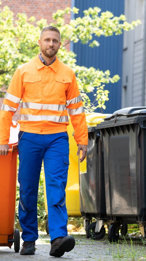 Looking at the Salary of Garbage Collectors in the US Equivalent to the Vice President's Salary in Indonesia