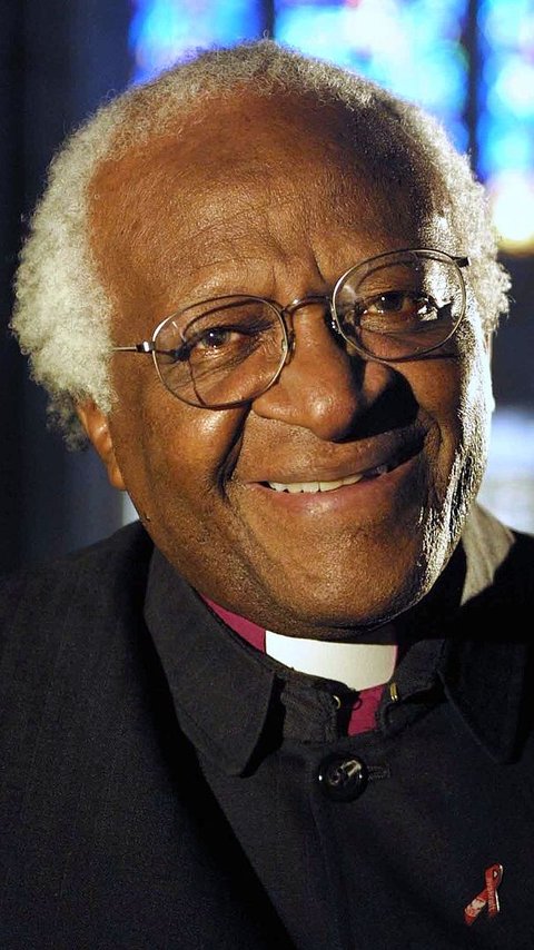 40 Inspirational Desmond Tutu Quotes About Justice, Peace, And Love