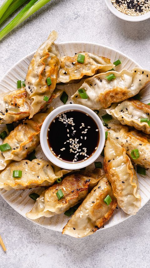 Easy Chicken Vegetable Gyoza Recipe, Melts in the Mouth