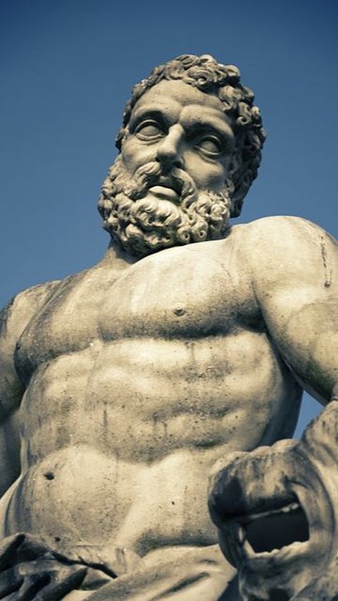 Viral Discovery of Unclad Hercules Statue from the 2nd Century AD