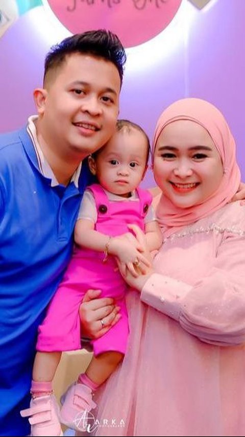 Tantenya Tampil Menghibur, Berikut ini Potret Perayaan Ultah Baby Sumehra Keponakan Ayu Ting Ting di Hotel