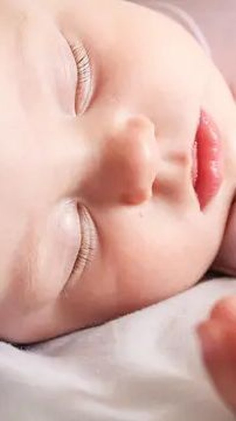 Ini Alasan Mengapa Bayi Tidak Perlu Menggunakan Bantal saat Tidur