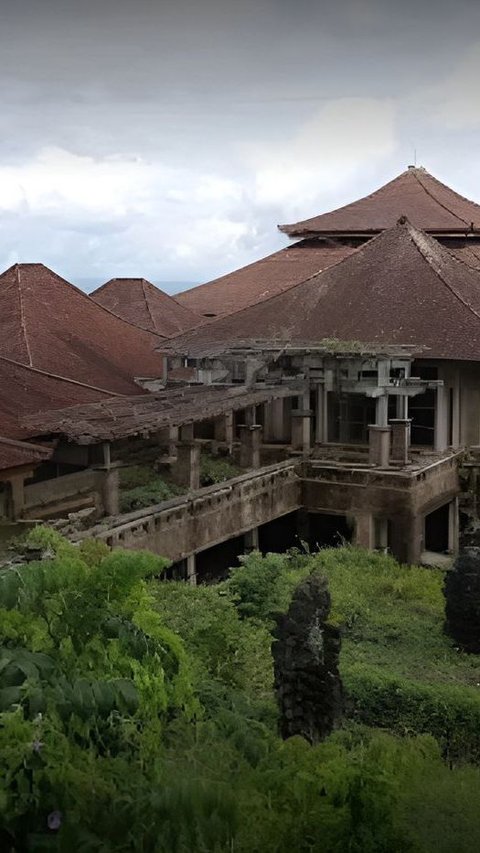 Penampakan Mencekamnya Hotel Milik Tommy Soeharto yang Terbengkalai Sejak 1997