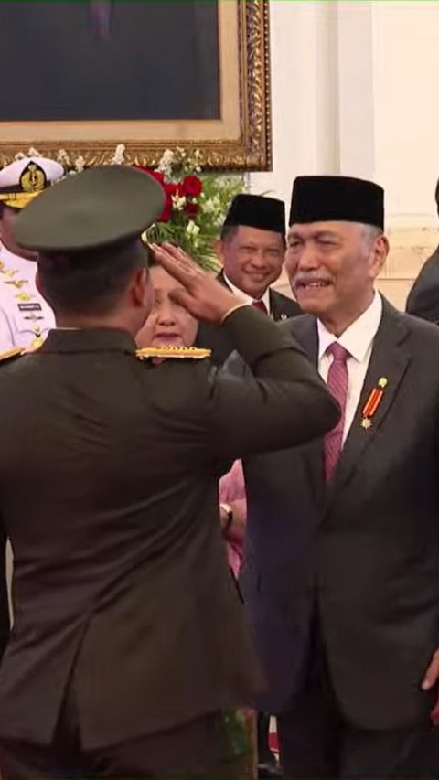 VIDEO: Luhut Hadiri Pelantikan Sang Menantu Letjen TNI Maruli Jadi Kasad