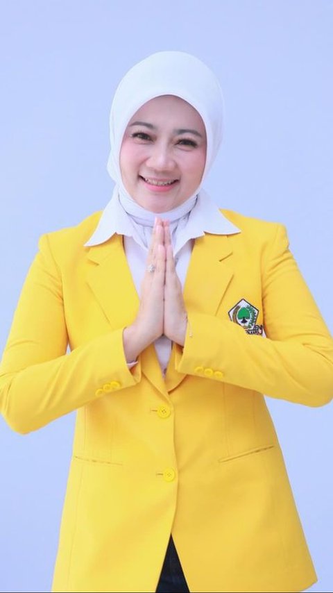 Atalia Praratya Istri Ridwan Kamil Pamerkan Foto Kenakan Jas Golkar, Minta Dukungan dan Doa dari Pengikut