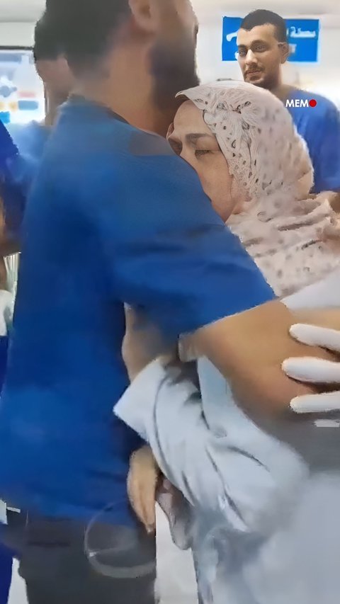 Tangis Histeris Dokter Rumah Sakit Indonesia di Gaza Lihat Putrinya Jadi Korban Bom Israel
