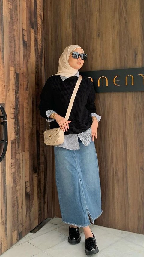 Layering Outfit Hijab Semi Formal, Hangat untuk Musim Hujan