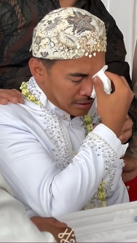 Tak Kuasa Menahan Rindu, Pengantin Pria Terisak Saat Ijab Kabul Ingat Almarhum Orangtua