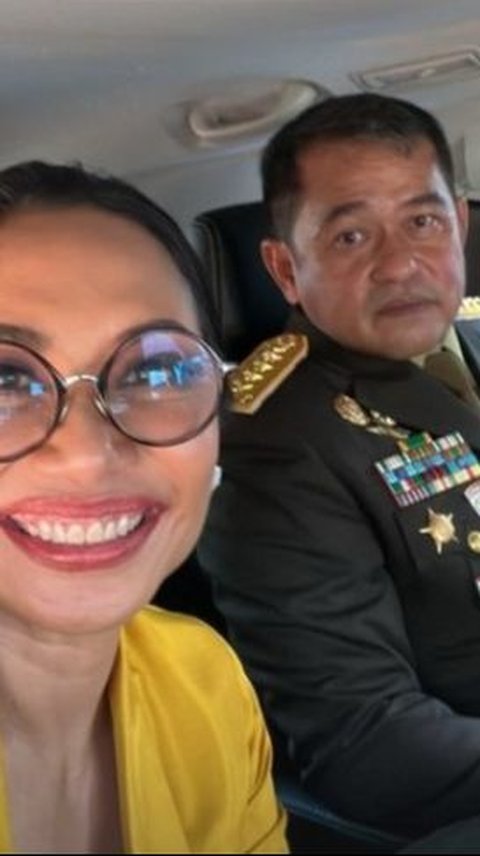 Semobil Berdua, Istri Jenderal Maruli Simanjuntak Full Senyum Usai Suami Dilantik 'Tampang Selalu Sama Kalau Difoto'