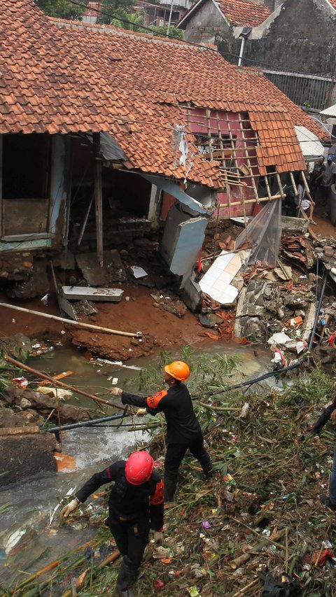 FOTO: Penampakan Puluhan Rumah Rusak di Bogor Usai Guyuran Hujan Deras Semalaman