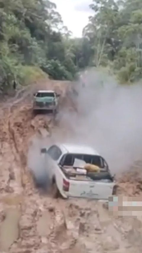 11 Potret Kondisi Jalan di Perbatasan Indonesia-Malaysia yang Rusak Parah, Wakil Bupati: Kami Juga Manusia