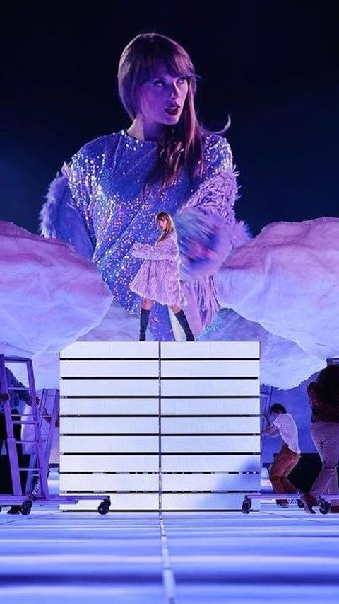 Taylor Swift Fans Camping for Five Months to Get the Best Seats on The Eras Tour