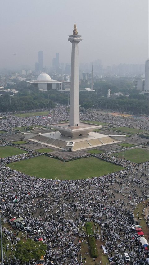 FOTO: Melihat Pantauan Massa Aksi Bela Palestina di Monas dari Ketinggian