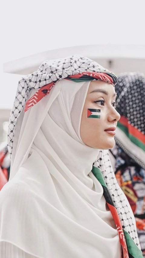 Joining the Palestine Rally at Monas, Dinda Hauw Gets Criticized by Netizens