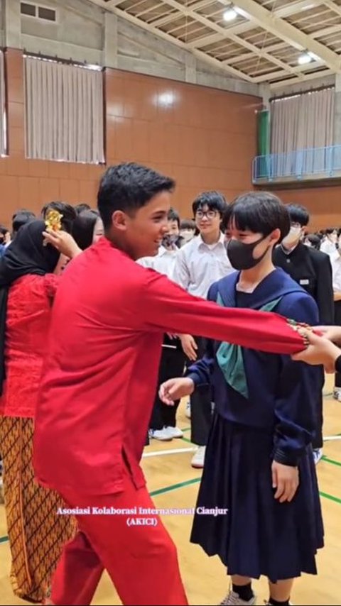 Pelajar Indonesia Jadi Incaran Siswi Jepang, Mengira Foto Bareng Ternyata Minta Peluk