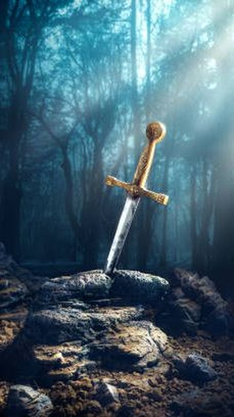 Pedang Kuno Berusia 700 Tahun Ditemukan Tertancap di Batu Dalam Sungai, Benarkah Excalibur?
