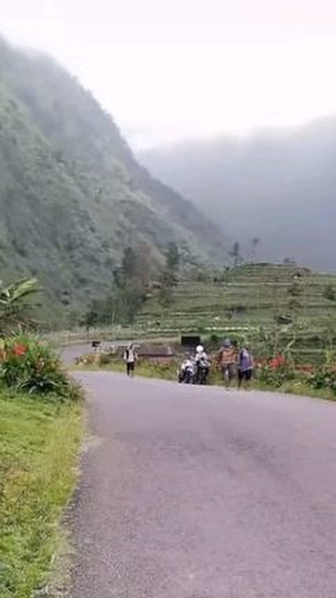 Menelusuri Rute 'Swiss Van Java' Menuju Dieng, Jalannya Membelah Gunung dan Banyak Tanjakan Ekstrem