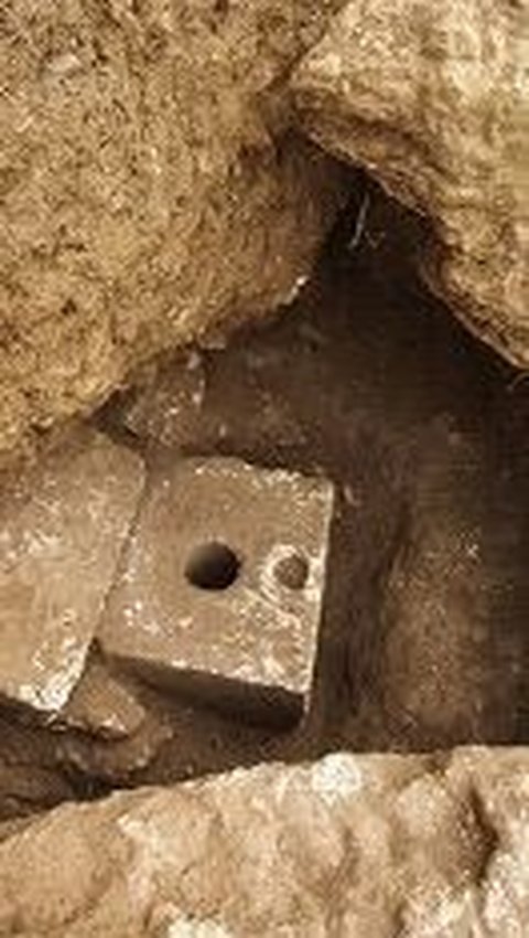 Terungkap Bentuk Toilet Pribadi Orang Super Kaya 2.700 Tahun Lalu, Septic Tanknya Penuh Tulang dan Tembikar