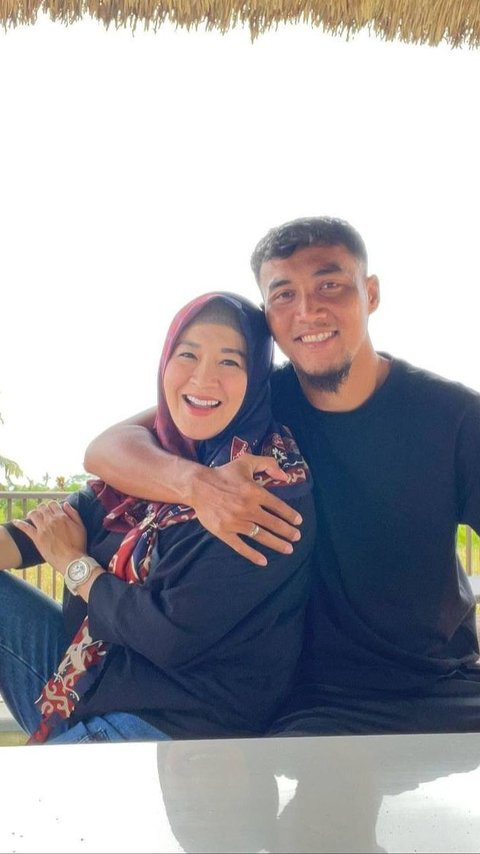 8 Artis Dinikahi Pemain Sepak Bola Ganteng, Ada Okie Agustina Hingga Azizah Salsha