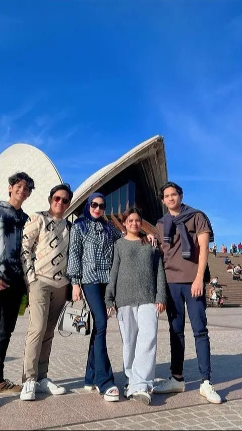 Andre Taulany dan Keluarga Liburan ke Australia, Netizen Kepincut Sama Kenzy