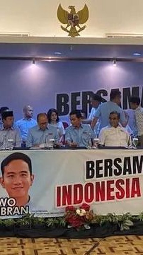 VIDEO: Bertabur Bintang! Eks Panglima TNI, Kapolri, Kasad, Kasau & Kasal di Tim Prabowo
