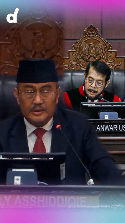 Moment of the Chief of the Constitutional Court Deciding to Dismiss Anwar Usman as the Chief of the Constitutional Court