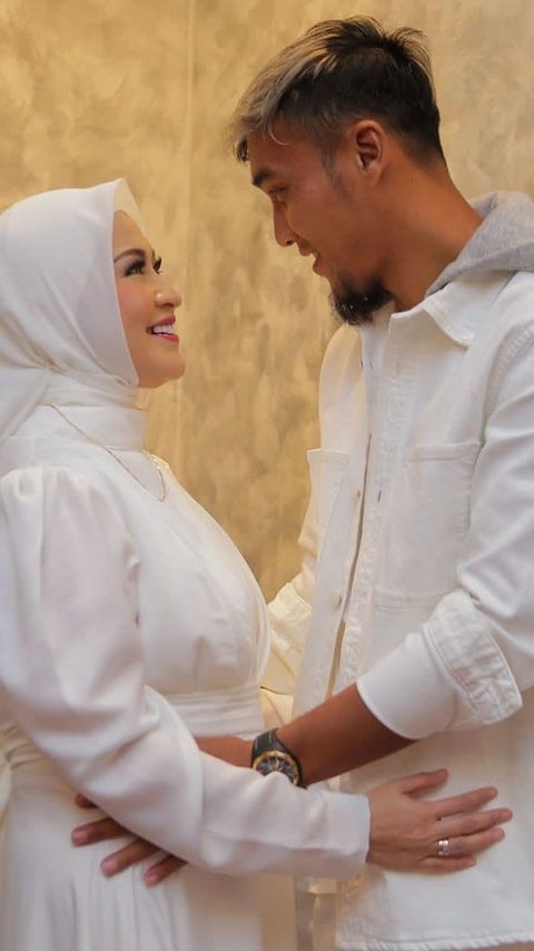 9 Fakta Lika Liku Perjalanan Cinta Okie Agustina dan Gunawan, Kenalan Singkat sampai Nikah Siri