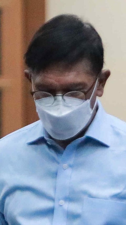 FOTO: Ekspresi Wajah Johnny G Plate Tertunduk Usai Hakim Menjatuhkan Vonis Penjara 15 Tahun