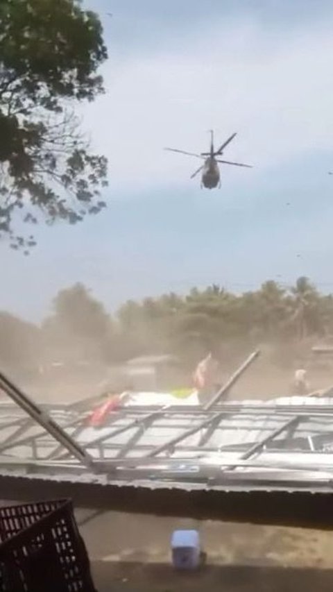 Gara-gara Helikopter Mendarat, Atap Warung Warga Tiba-tiba Melayang Terkena Hembusan Angin