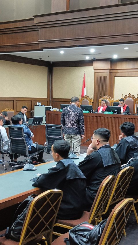 Terbukti Korupsi Proyek BTS Kominfo Bareng Jhonny Plate, Irwan Hermawan Divonis 12 Tahun Penjara