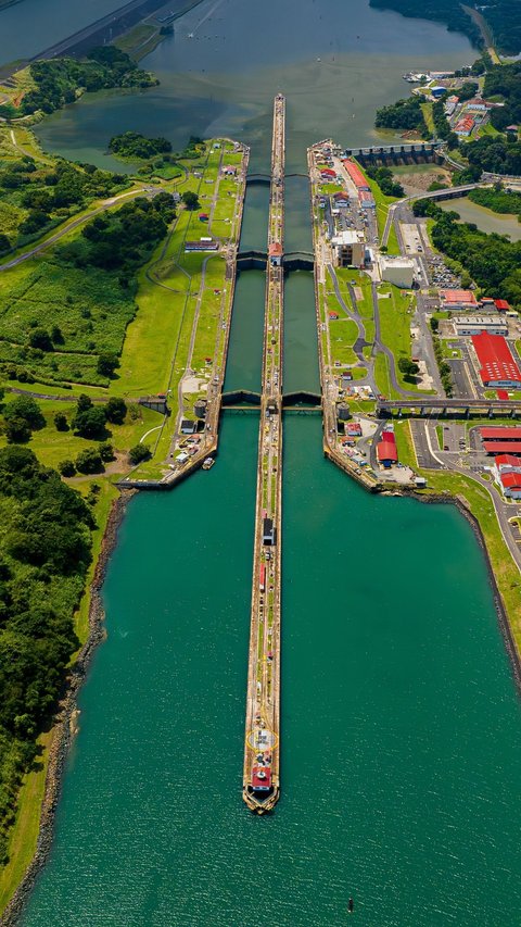 Indonesian Sailors Show Panama Canal Passage Rates, One-time Crossing Costs Rp5 Billion