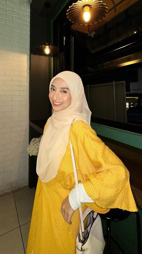 Tutorial Hijab Curve Menutup Dada untuk Look Girly