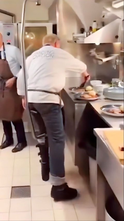 Bak Robot, Chef Austria Tubuhnya Ditopang Alat Biar Bisa Kembali ke Dapur Setelah Kecelakaan