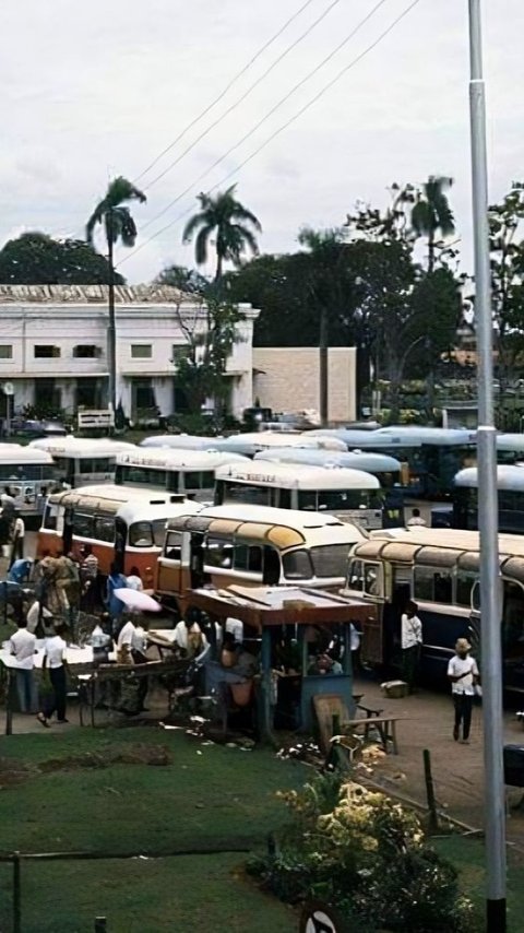 Portrait of Old Bus Terminals in Indonesia in the 70s, Vintage Bus Sightings in the Spotlight