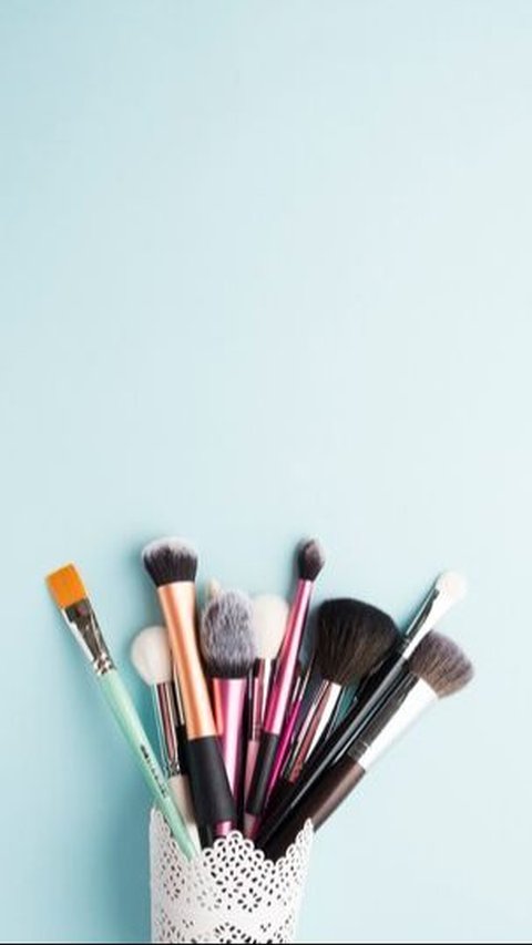 Bersihkan Alat Makeup Sekarang, Ini Cara Membersihkannya Supaya Wajah Tetap Sehat